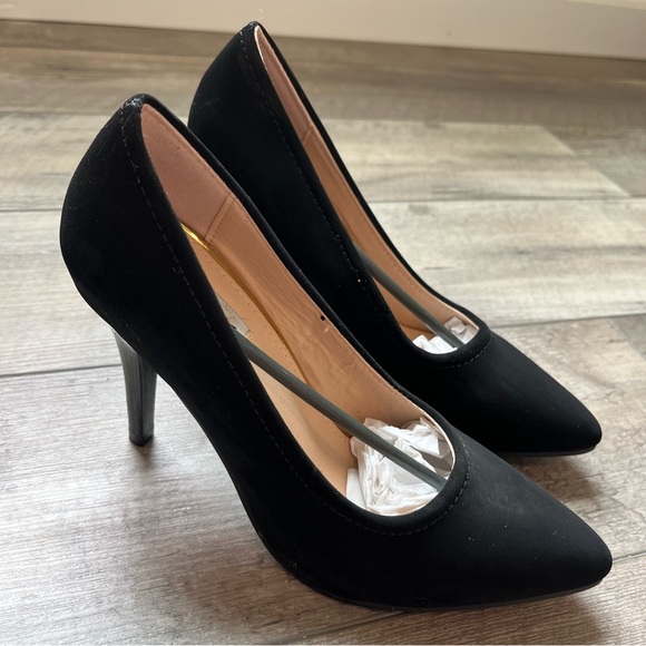 New women’s black velvet pumps size 6 - Picture 1 of 5
